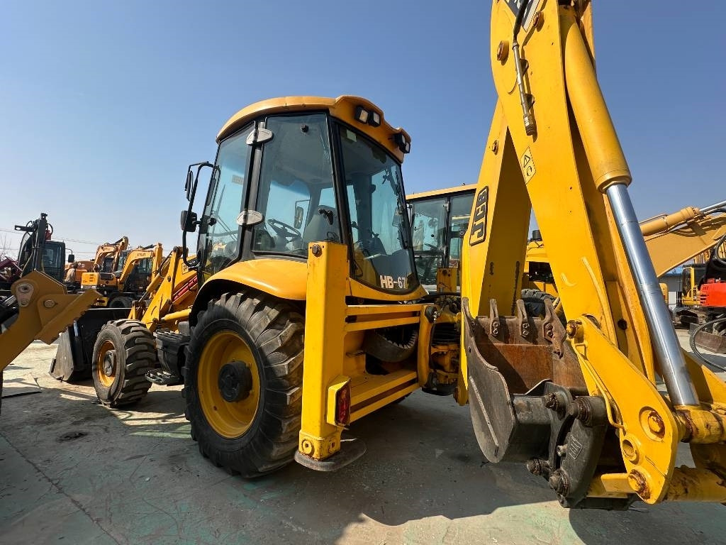 JCB 3 CX - Fadromë me shkarkim nga prapa: foto 4 JCB 3 CX - Fadromë me shkarkim nga prapa: foto 4