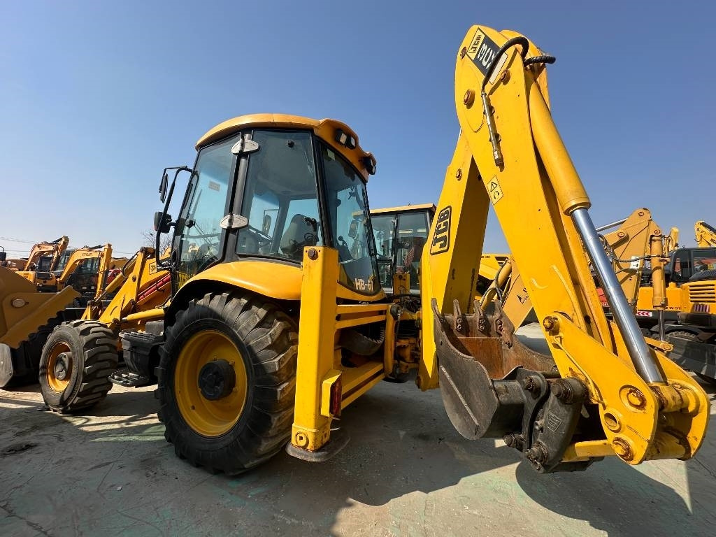 JCB 3 CX - Fadromë me shkarkim nga prapa: foto 5 JCB 3 CX - Fadromë me shkarkim nga prapa: foto 5