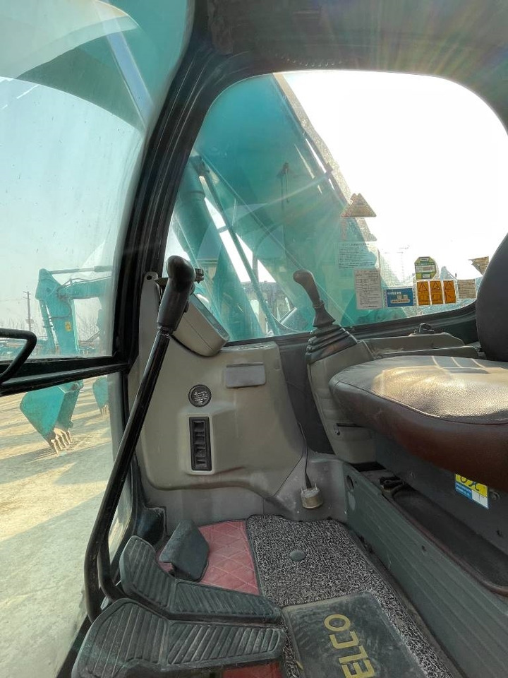 Kobelco 135 SRLC - Ekskavator me zinxhirë: foto 2 Kobelco 135 SRLC - Ekskavator me zinxhirë: foto 2