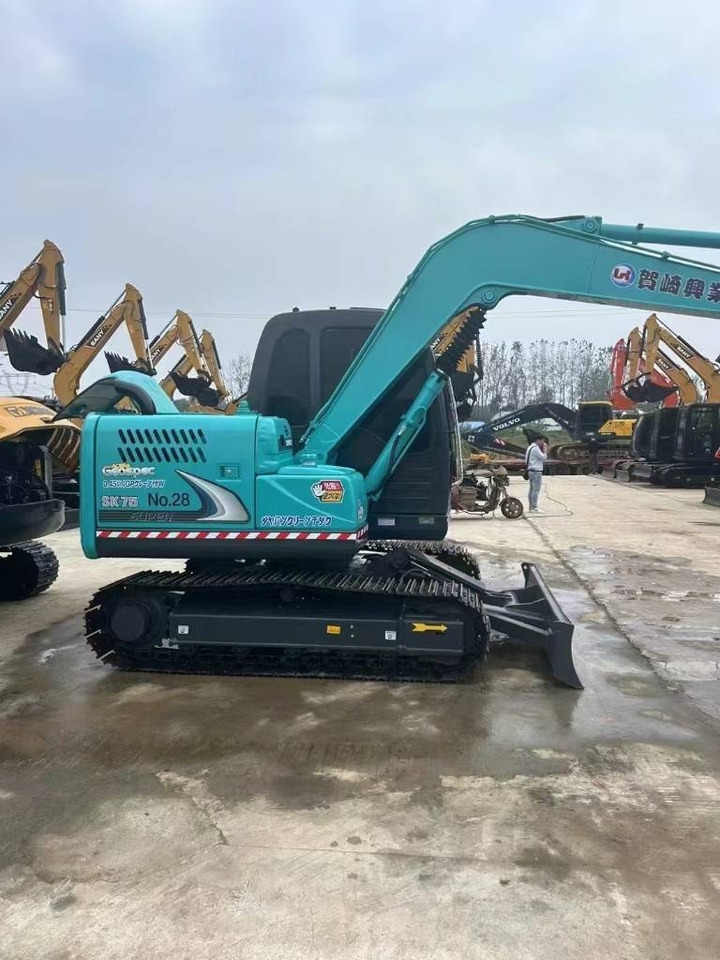Kobelco SK 75 - Ekskavator me zinxhirë: foto 1 Kobelco SK 75 - Ekskavator me zinxhirë: foto 1