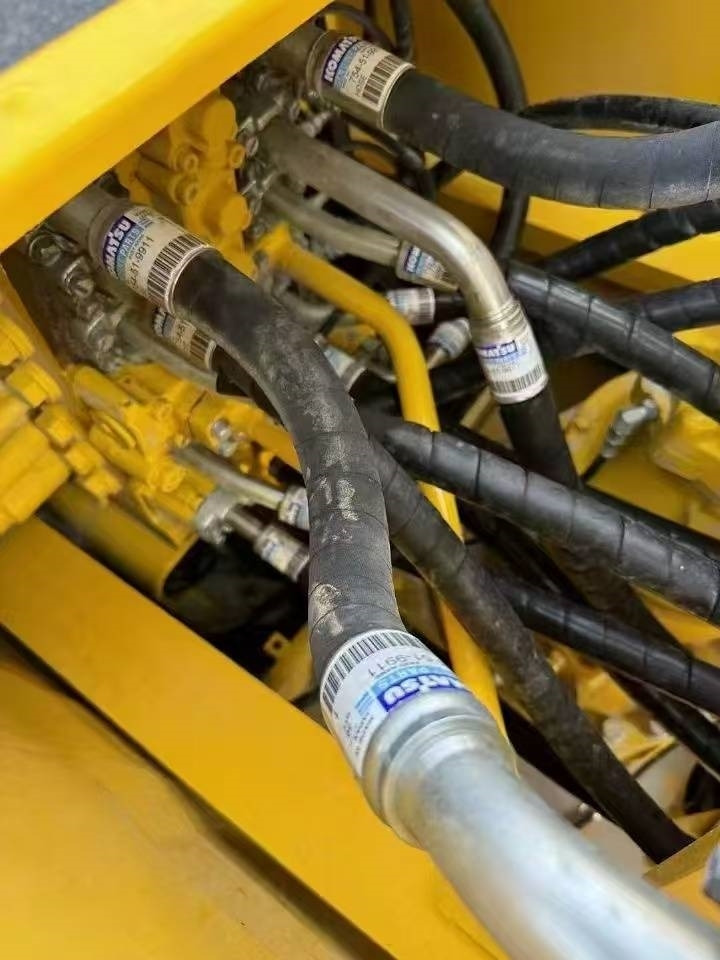 Komatsu 220-8 - Ekskavator me zinxhirë: foto 5 Komatsu 220-8 - Ekskavator me zinxhirë: foto 5