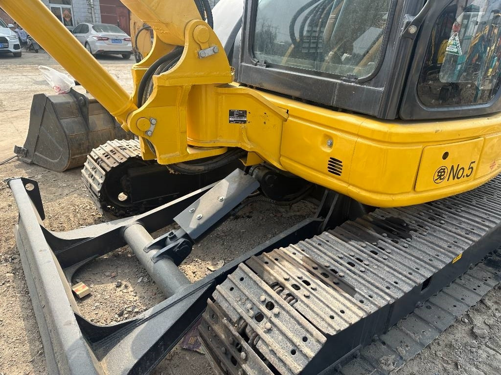 Komatsu 40MR - Ekskavator me zinxhirë: foto 4 Komatsu 40MR - Ekskavator me zinxhirë: foto 4