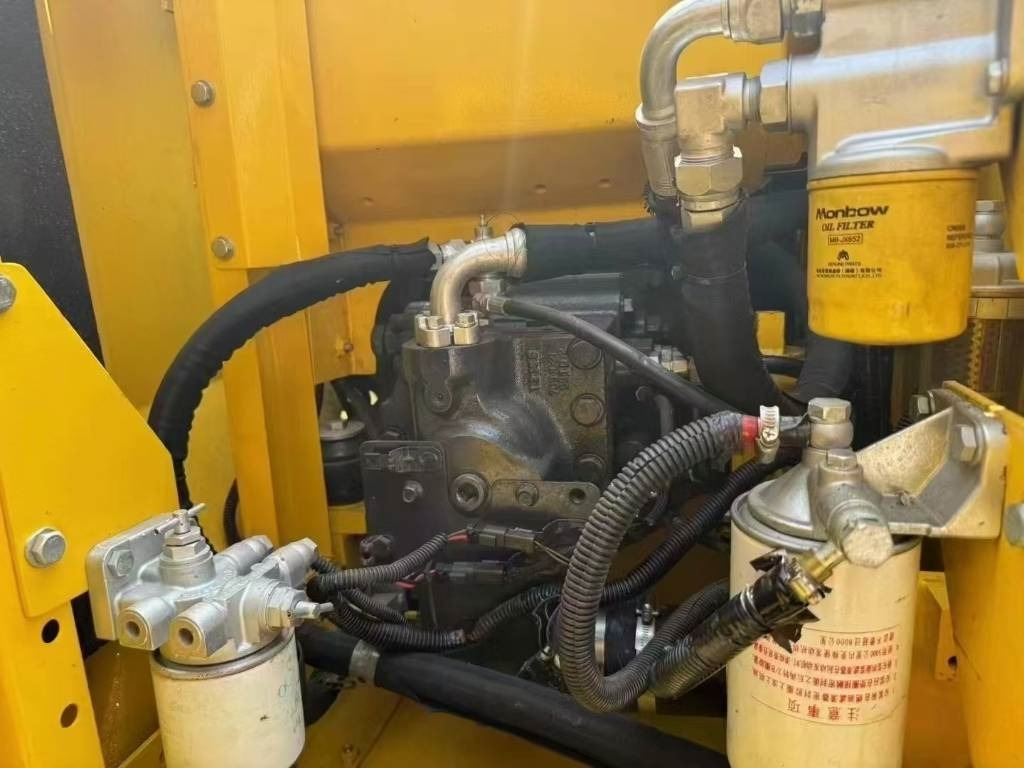 Komatsu PC 130 - Ekskavator me zinxhirë: foto 2 Komatsu PC 130 - Ekskavator me zinxhirë: foto 2