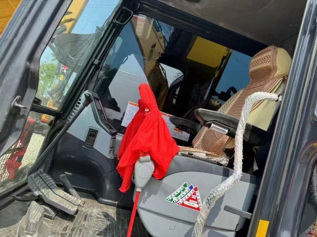 Komatsu PC 130 - Ekskavator me zinxhirë: foto 3 Komatsu PC 130 - Ekskavator me zinxhirë: foto 3