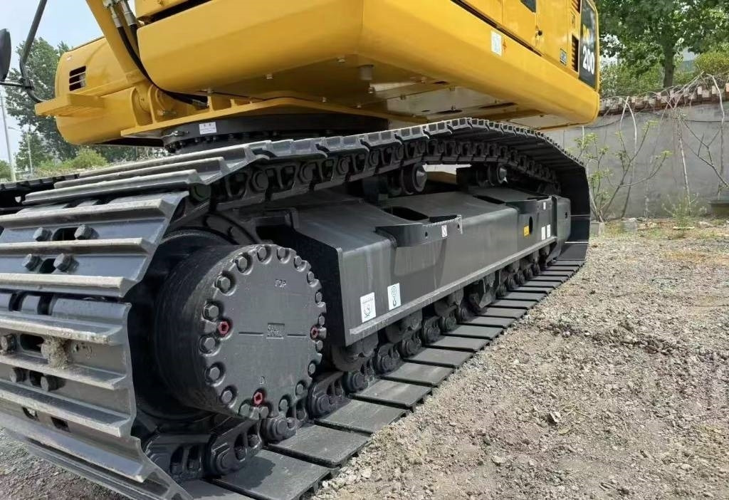 Komatsu PC 200-8 - Ekskavator me zinxhirë: foto 4 Komatsu PC 200-8 - Ekskavator me zinxhirë: foto 4