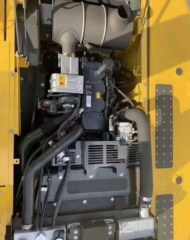 Komatsu PC 200-8 - Ekskavator me zinxhirë: foto 2 Komatsu PC 200-8 - Ekskavator me zinxhirë: foto 2