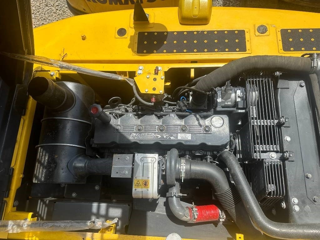 Komatsu PC 200-8 - Ekskavator me zinxhirë: foto 3 Komatsu PC 200-8 - Ekskavator me zinxhirë: foto 3