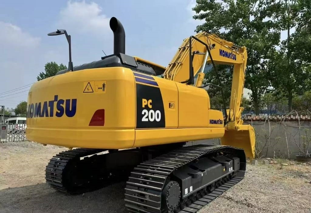 Komatsu PC 200-8 - Ekskavator me zinxhirë: foto 1 Komatsu PC 200-8 - Ekskavator me zinxhirë: foto 1
