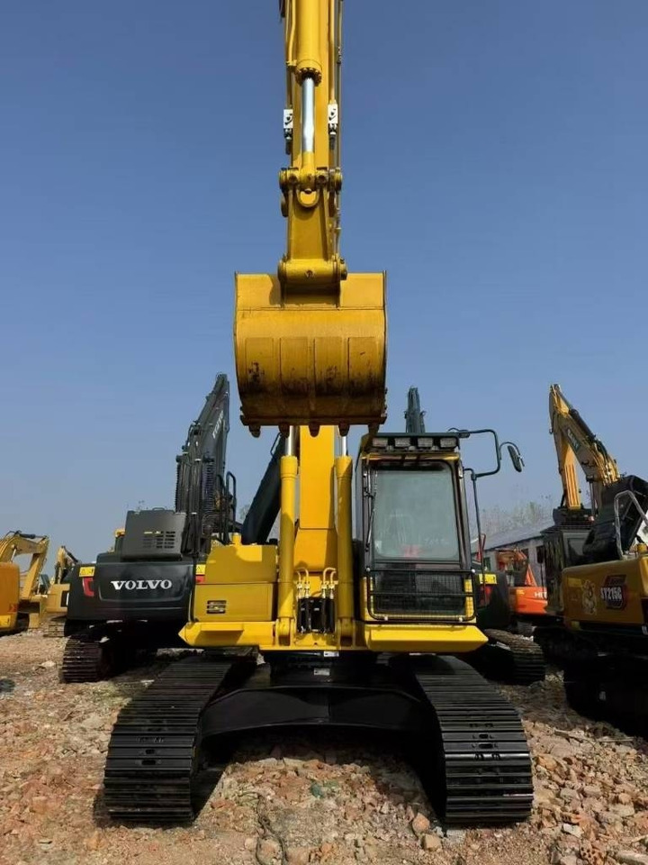 Komatsu PC 220-8 - Ekskavator me zinxhirë: foto 1 Komatsu PC 220-8 - Ekskavator me zinxhirë: foto 1