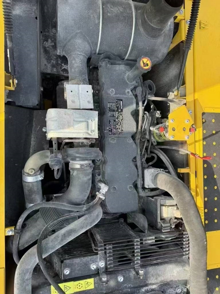 Komatsu PC 220-8 - Ekskavator me zinxhirë: foto 2 Komatsu PC 220-8 - Ekskavator me zinxhirë: foto 2