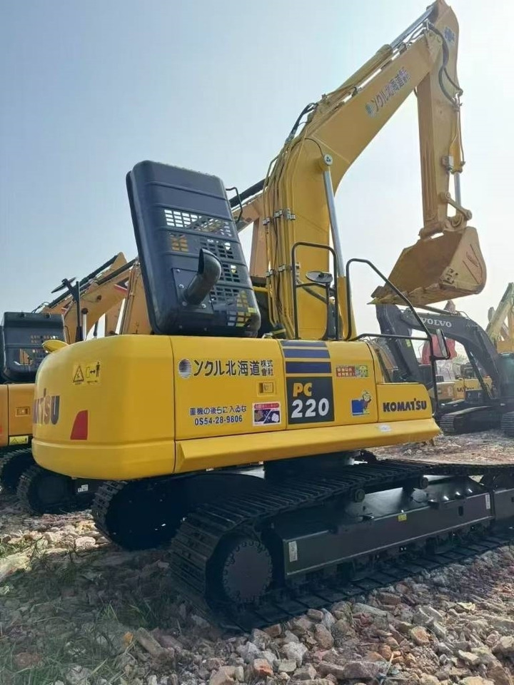 Komatsu PC 220-8 - Ekskavator me zinxhirë: foto 4 Komatsu PC 220-8 - Ekskavator me zinxhirë: foto 4