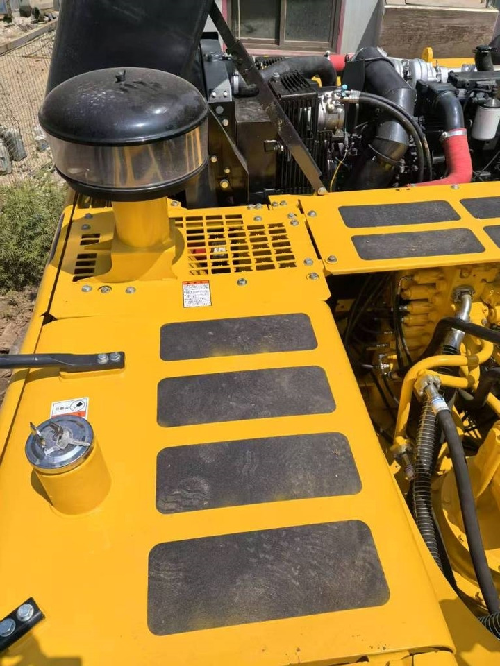 Komatsu PC 300  - Ekskavator me zinxhirë: foto 4 Komatsu PC 300  - Ekskavator me zinxhirë: foto 4