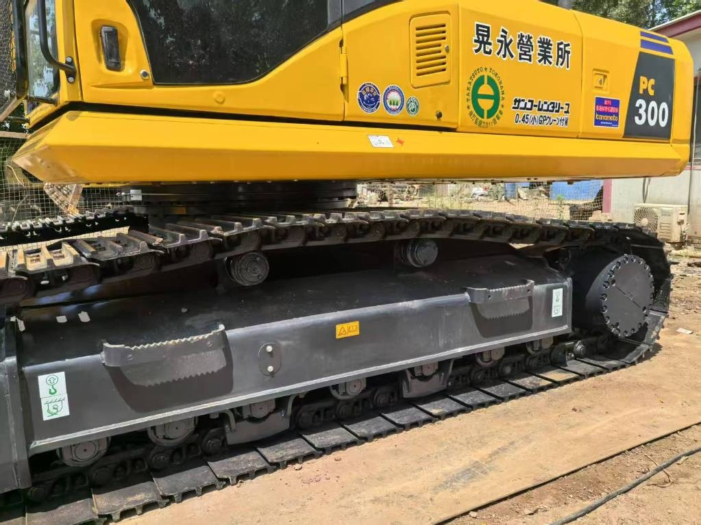 Komatsu PC 300  - Ekskavator me zinxhirë: foto 1 Komatsu PC 300  - Ekskavator me zinxhirë: foto 1