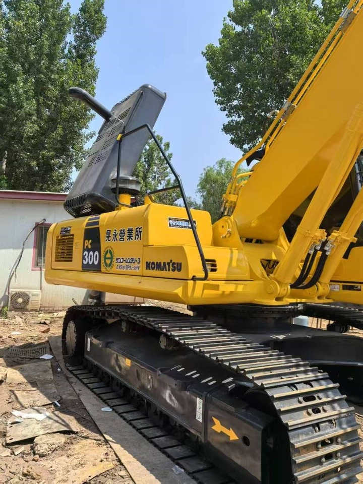 Komatsu PC 300 - Ekskavator me zinxhirë: foto 4 Komatsu PC 300 - Ekskavator me zinxhirë: foto 4