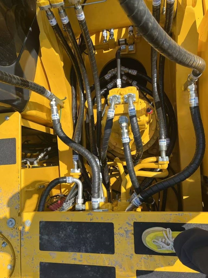 Komatsu PC 300  - Ekskavator me zinxhirë: foto 5 Komatsu PC 300  - Ekskavator me zinxhirë: foto 5