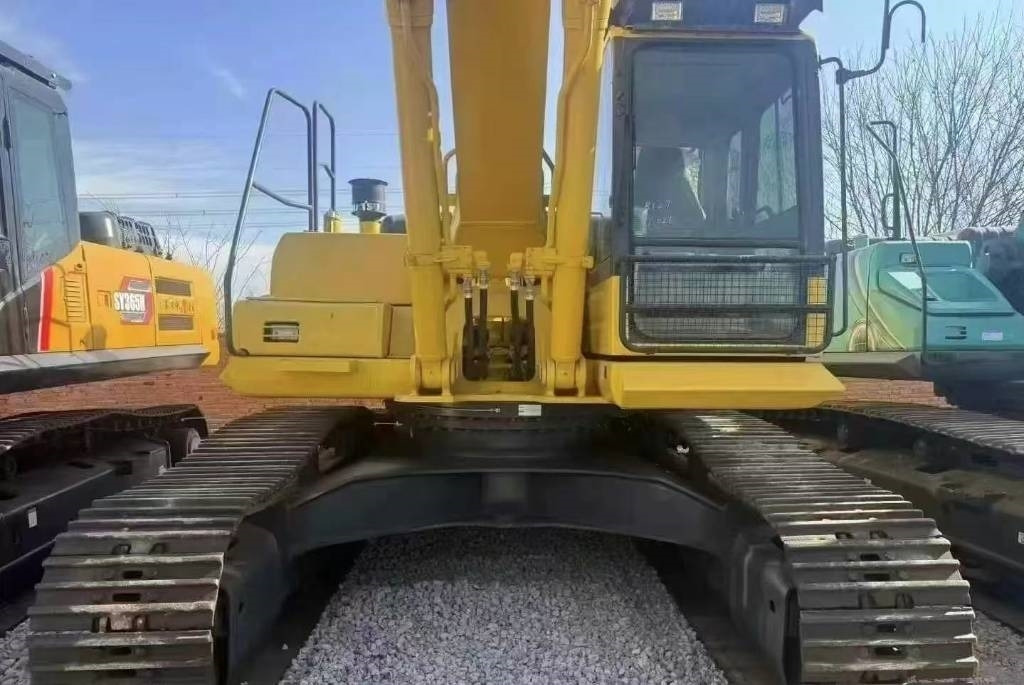Komatsu PC 350-8 - Ekskavator me zinxhirë: foto 4 Komatsu PC 350-8 - Ekskavator me zinxhirë: foto 4