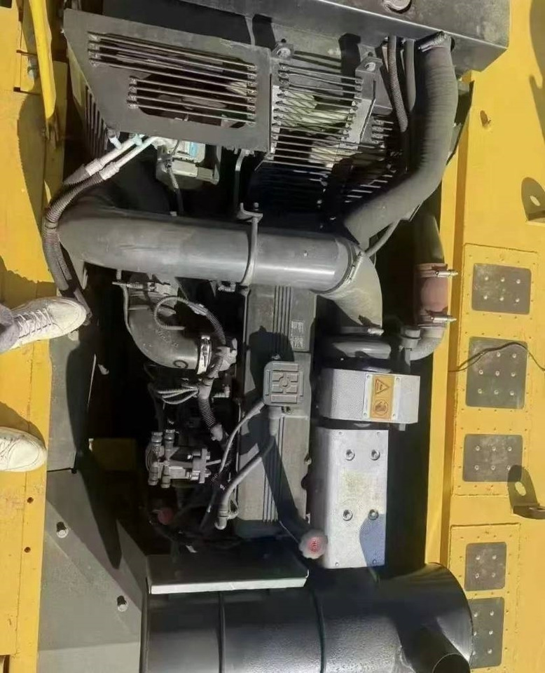 Komatsu PC 350-8 - Ekskavator me zinxhirë: foto 2 Komatsu PC 350-8 - Ekskavator me zinxhirë: foto 2