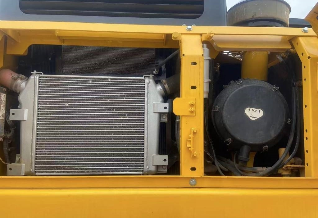 Komatsu PC 400  - Ekskavator me zinxhirë: foto 2 Komatsu PC 400  - Ekskavator me zinxhirë: foto 2