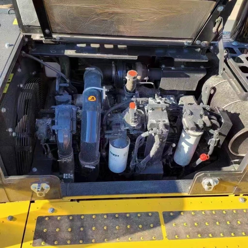 Komatsu PC 450 - Ekskavator me zinxhirë: foto 4 Komatsu PC 450 - Ekskavator me zinxhirë: foto 4