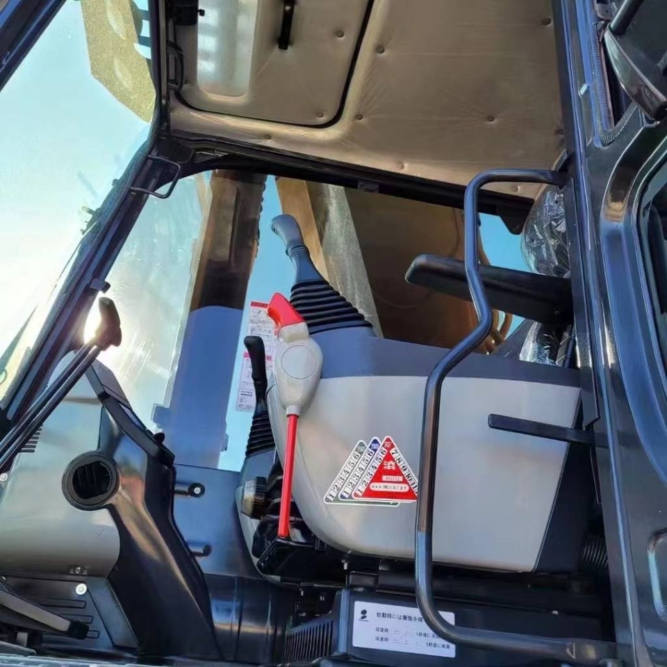 Komatsu PC 450 - Ekskavator me zinxhirë: foto 2 Komatsu PC 450 - Ekskavator me zinxhirë: foto 2