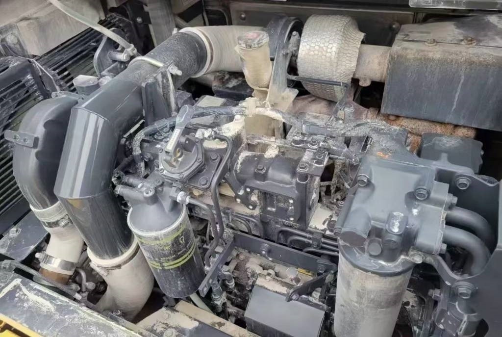 Komatsu PC 460-8 - Ekskavator me zinxhirë: foto 5 Komatsu PC 460-8 - Ekskavator me zinxhirë: foto 5