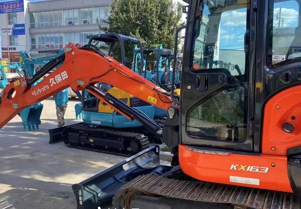Ekskavator me zinxhirë Kubota 163: foto 6
