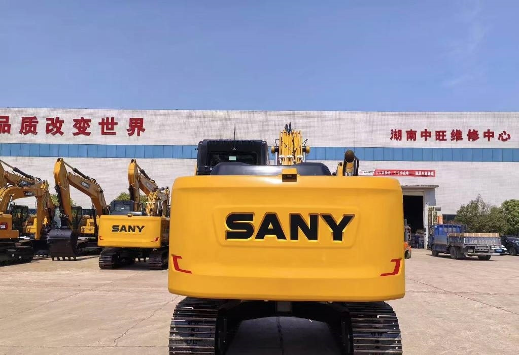 Sany SY 135 - Ekskavator me zinxhirë: foto 2 Sany SY 135 - Ekskavator me zinxhirë: foto 2