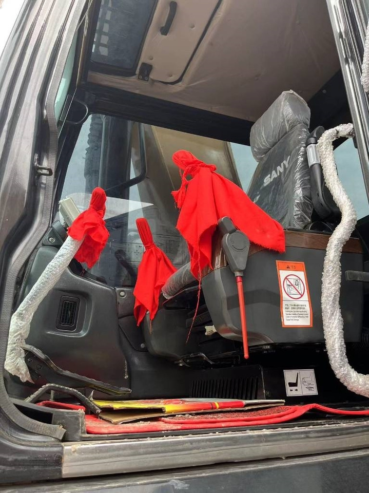 Sany SY 235 C - Ekskavator me zinxhirë: foto 3 Sany SY 235 C - Ekskavator me zinxhirë: foto 3