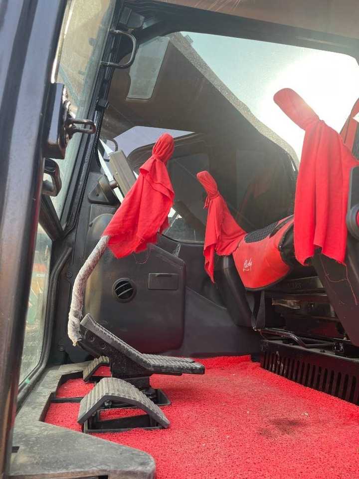 Sany SY 235 - Ekskavator me zinxhirë: foto 4 Sany SY 235 - Ekskavator me zinxhirë: foto 4