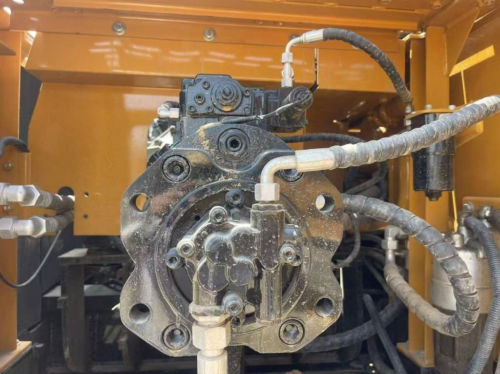 Sany SY 305 C - Ekskavator me zinxhirë: foto 4 Sany SY 305 C - Ekskavator me zinxhirë: foto 4