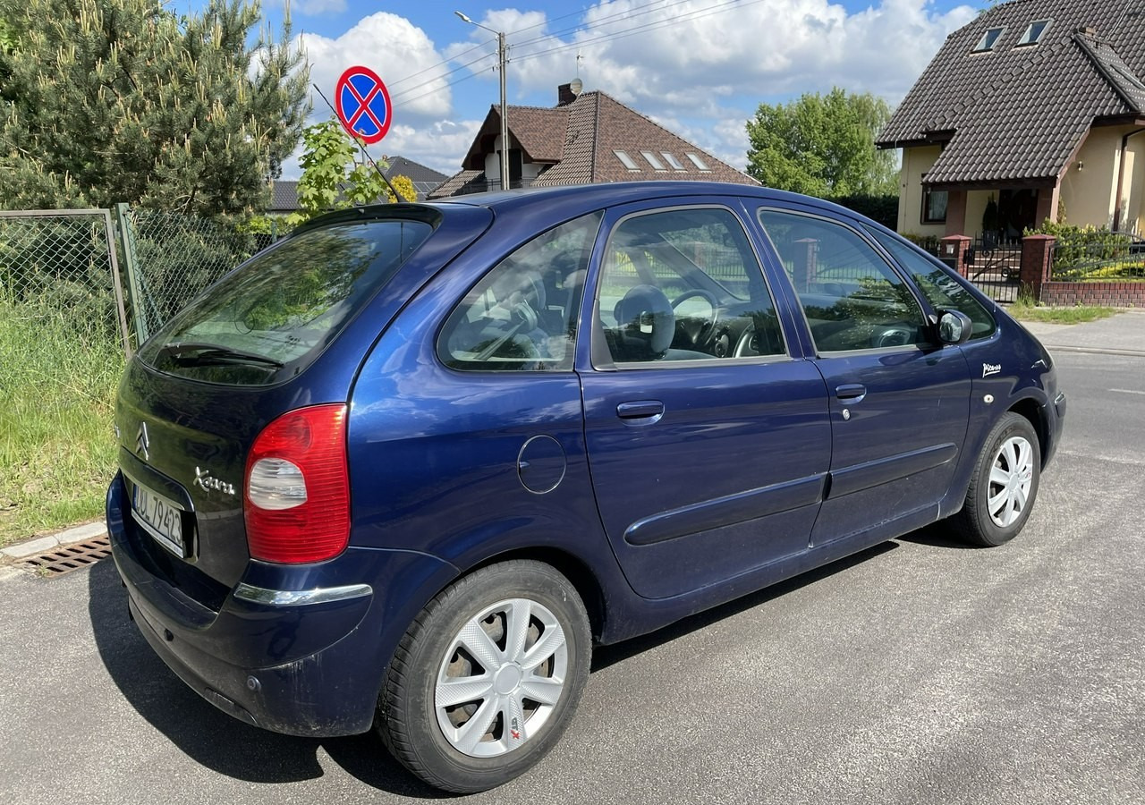 Citroen Xsara Picasso Citroen Xsara Picasso 1.6HDI-110KM Klima tempomat 2006 - Veturë: foto 4 Citroen Xsara Picasso Citroen Xsara Picasso 1.6HDI-110KM Klima tempomat 2006 - Veturë: foto 4