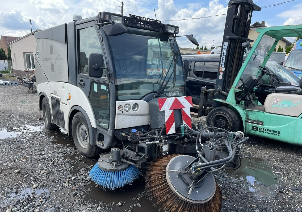 Inna Inny Hako Citymaster 2000 Zamiatarka 2016 - Makinë fshirëse për rrugët: foto 2 Inna Inny Hako Citymaster 2000 Zamiatarka 2016 - Makinë fshirëse për rrugët: foto 2