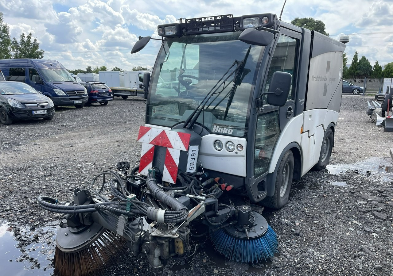 Inna Inny Hako Citymaster 2000 Zamiatarka 2016 - Makinë fshirëse për rrugët: foto 1 Inna Inny Hako Citymaster 2000 Zamiatarka 2016 - Makinë fshirëse për rrugët: foto 1