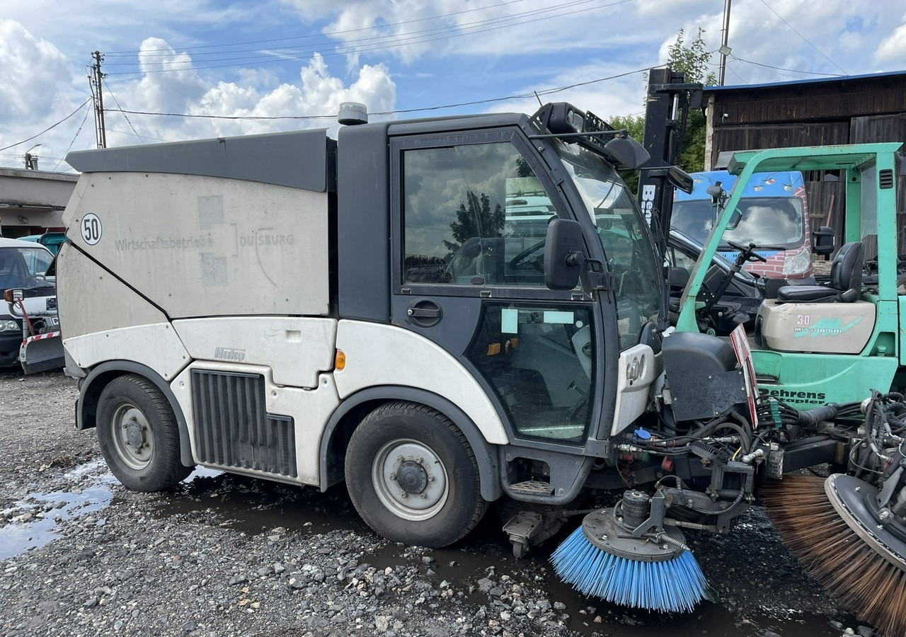 Inna Inny Hako Citymaster 2000 Zamiatarka 2016 - Makinë fshirëse për rrugët: foto 4 Inna Inny Hako Citymaster 2000 Zamiatarka 2016 - Makinë fshirëse për rrugët: foto 4