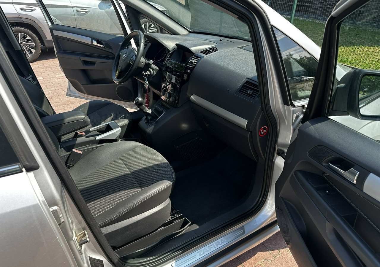 Opel Zafira B Opel Zafira do przewozu osób Niepełnosprawnych inwalida rampa - Veturë: foto 4 Opel Zafira B Opel Zafira do przewozu osób Niepełnosprawnych inwalida rampa - Veturë: foto 4