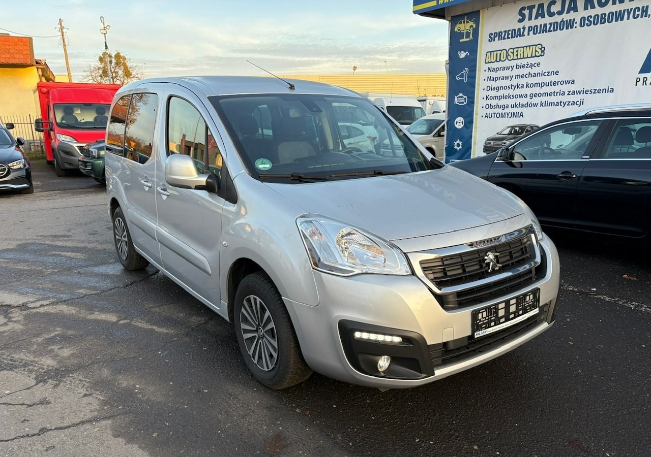 Peugeot Partner II Partner Tepee 1.6 HDI 120KM Family Klimatronik 2xDrzwi 2016 - Makinë me portobagazh: foto 2 Peugeot Partner II Partner Tepee 1.6 HDI 120KM Family Klimatronik 2xDrzwi 2016 - Makinë me portobagazh: foto 2