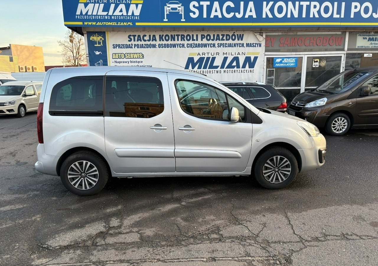 Peugeot Partner II Partner Tepee 1.6 HDI 120KM Family Klimatronik 2xDrzwi 2016 - Makinë me portobagazh: foto 3 Peugeot Partner II Partner Tepee 1.6 HDI 120KM Family Klimatronik 2xDrzwi 2016 - Makinë me portobagazh: foto 3