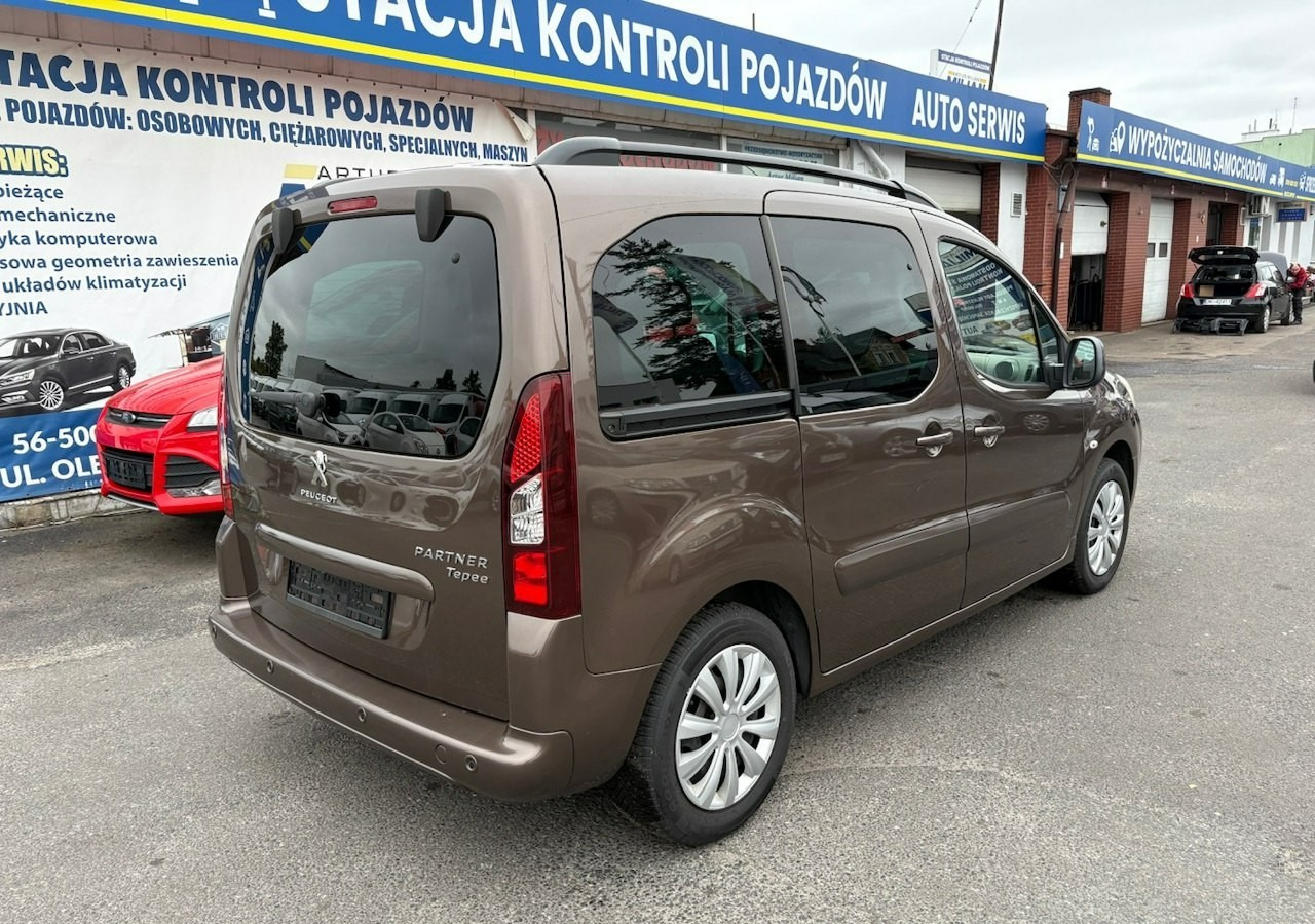 Peugeot Partner II Peugeot Partner Tepee 100 Family Model 2013 - Makinë me portobagazh: foto 3 Peugeot Partner II Peugeot Partner Tepee 100 Family Model 2013 - Makinë me portobagazh: foto 3
