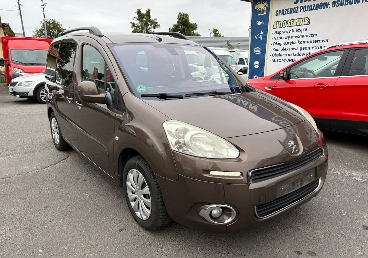 Peugeot Partner II Peugeot Partner Tepee 100 Family Model 2013 - Makinë me portobagazh: foto 1 Peugeot Partner II Peugeot Partner Tepee 100 Family Model 2013 - Makinë me portobagazh: foto 1
