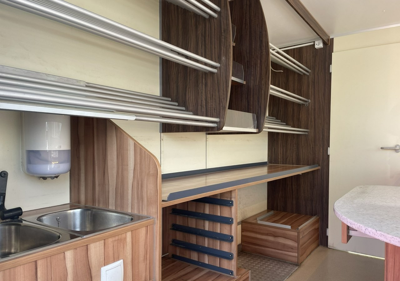 Renault Master Autosklep pieczywa Gastronomiczny Food Truck Foodtruck Sklep Borco20 - Kamion shpërndarës: foto 3 Renault Master Autosklep pieczywa Gastronomiczny Food Truck Foodtruck Sklep Borco20 - Kamion shpërndarës: foto 3