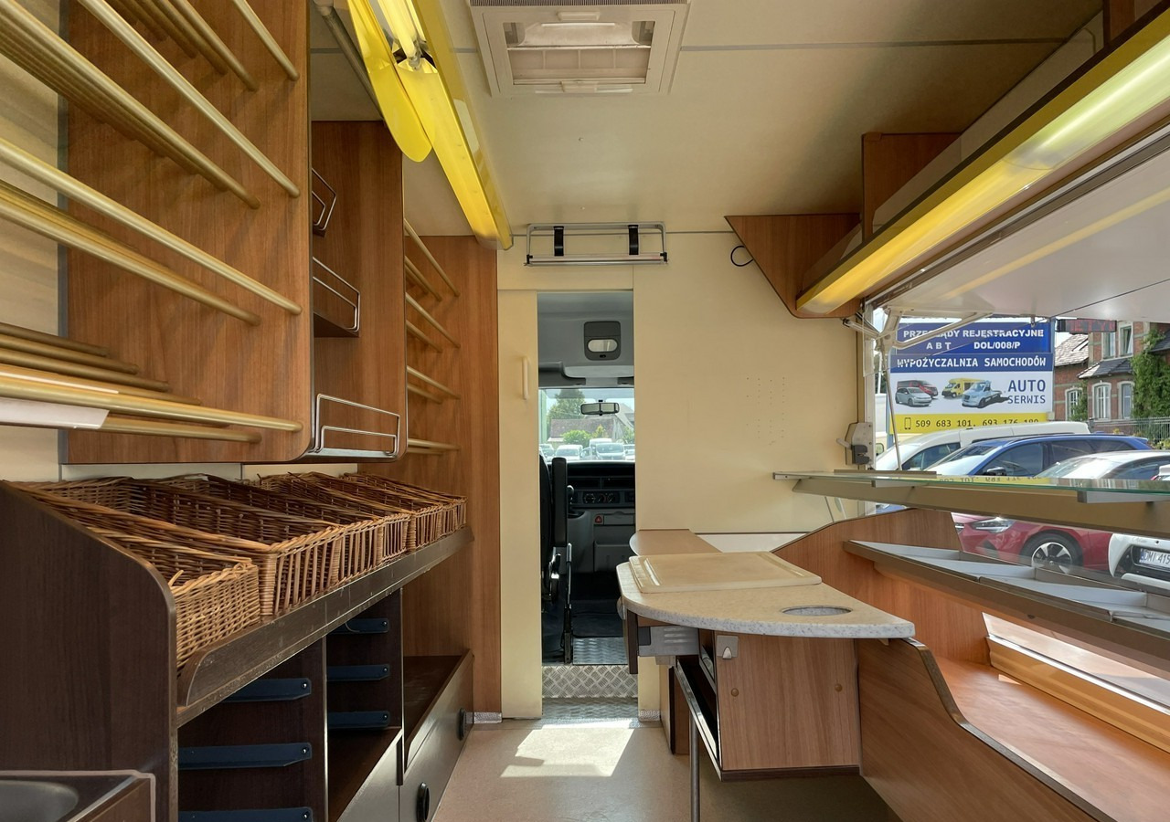 Renault Master Autosklep pieczywa Sklep Gastronomiczny Food Truck Foodtruck 2009 - Kamion shpërndarës: foto 3 Renault Master Autosklep pieczywa Sklep Gastronomiczny Food Truck Foodtruck 2009 - Kamion shpërndarës: foto 3