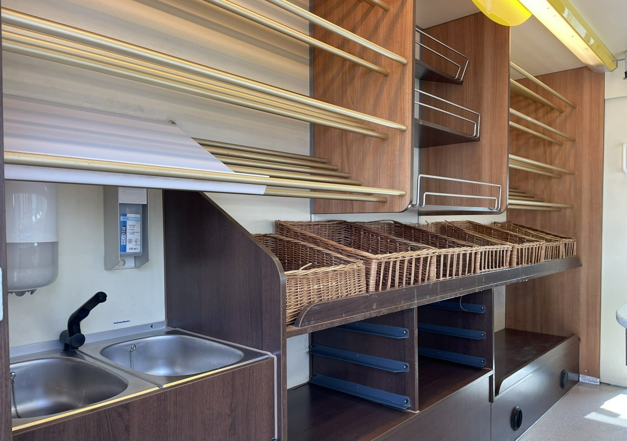 Renault Master Autosklep pieczywa Sklep Gastronomiczny Food Truck Foodtruck 2009 - Kamion shpërndarës: foto 4 Renault Master Autosklep pieczywa Sklep Gastronomiczny Food Truck Foodtruck 2009 - Kamion shpërndarës: foto 4