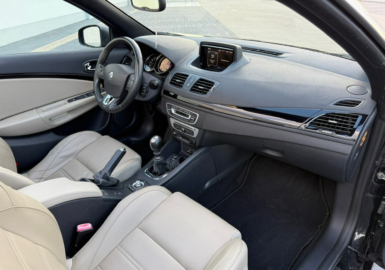 Renault Megane III Cabrio LIFT III 1.2 TCE 131 Skóra Led Navi PDC Bogate wyposażenie 20 - Veturë: foto 4 Renault Megane III Cabrio LIFT III 1.2 TCE 131 Skóra Led Navi PDC Bogate wyposażenie 20 - Veturë: foto 4