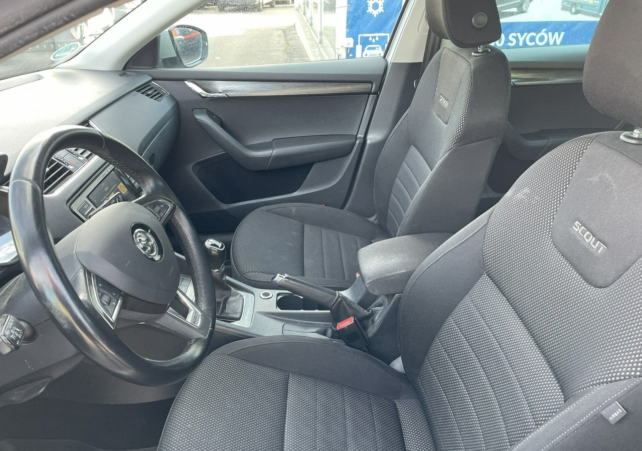 Skoda Octavia III Skoda Octavia 4X4 Scout 2.0 TDI -150KM Model 2017 Bezwypadkowa FV 23 - Veturë: foto 5 Skoda Octavia III Skoda Octavia 4X4 Scout 2.0 TDI -150KM Model 2017 Bezwypadkowa FV 23 - Veturë: foto 5