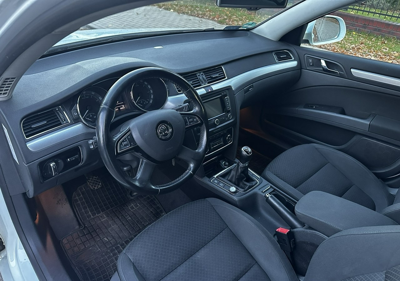 Skoda Superb II Skoda Superb 1.8TSI 160KM LPG PRINS 2035 KLIMA NAVI PDC XENON 2015 - Makinë me portobagazh: foto 3 Skoda Superb II Skoda Superb 1.8TSI 160KM LPG PRINS 2035 KLIMA NAVI PDC XENON 2015 - Makinë me portobagazh: foto 3