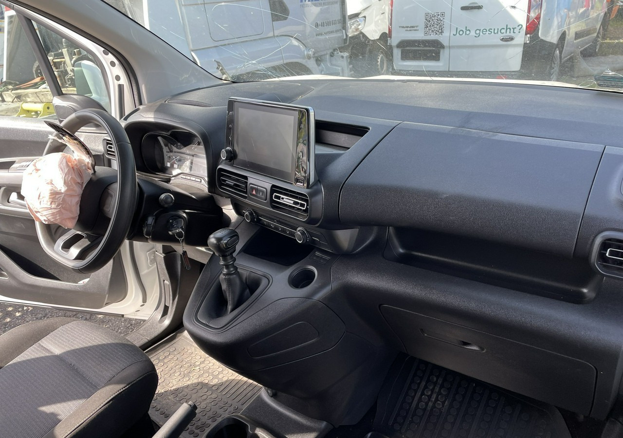 Toyota ProAce Proace City Verso Toyota Proace City Verso Long 1.5 D-4D Business 2021Salon - Veturë: foto 4 Toyota ProAce Proace City Verso Toyota Proace City Verso Long 1.5 D-4D Business 2021Salon - Veturë: foto 4