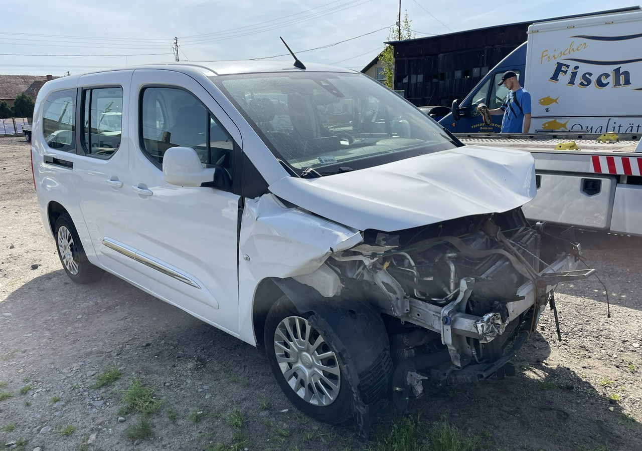 Toyota ProAce Proace City Verso Toyota Proace City Verso Long 1.5 D-4D Business 2021Salon - Veturë: foto 5 Toyota ProAce Proace City Verso Toyota Proace City Verso Long 1.5 D-4D Business 2021Salon - Veturë: foto 5