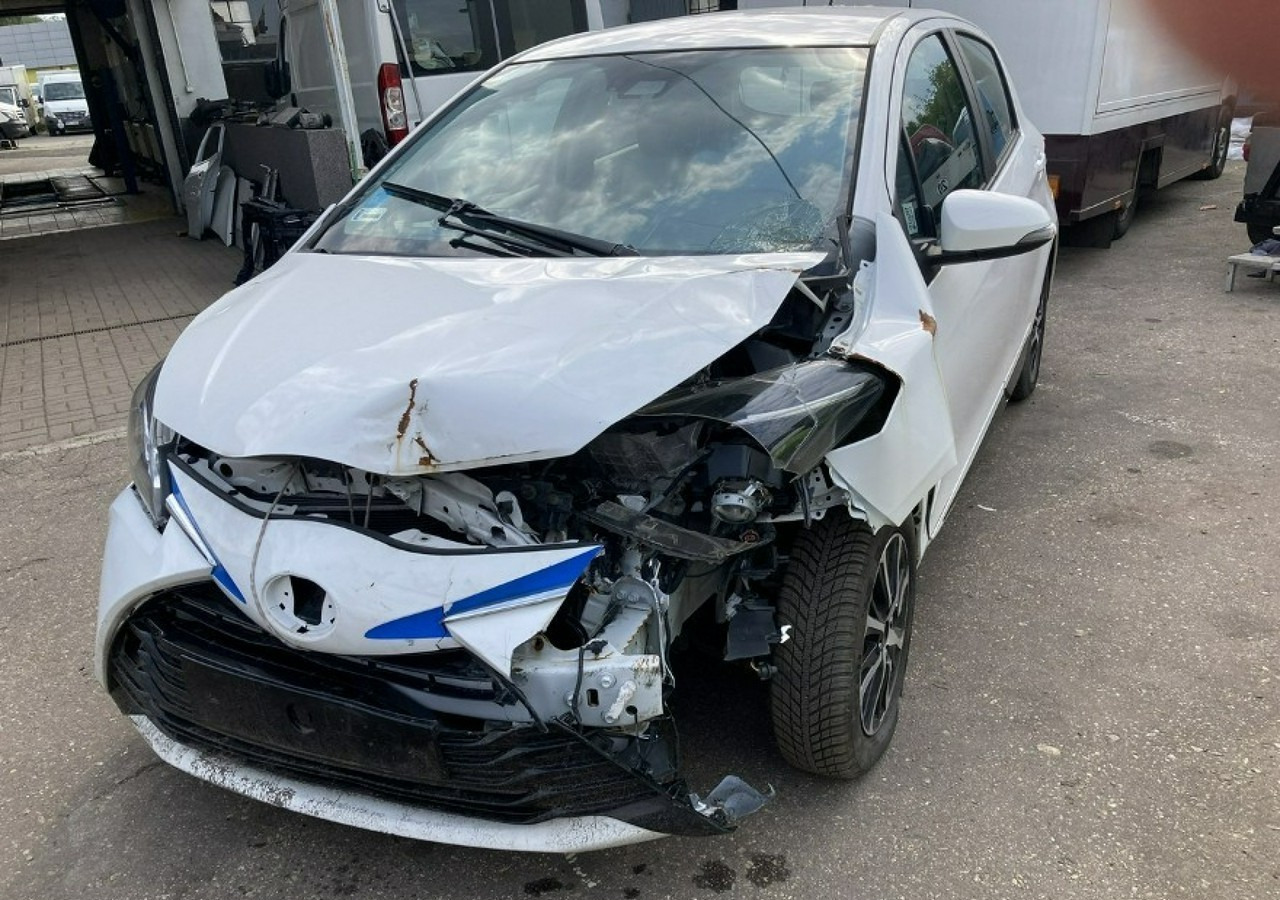 Toyota Yaris III Toyota Yaris Hybrid 1.5 VVT-i Y20 Model 2019 Salon PL - Veturë: foto 2 Toyota Yaris III Toyota Yaris Hybrid 1.5 VVT-i Y20 Model 2019 Salon PL - Veturë: foto 2