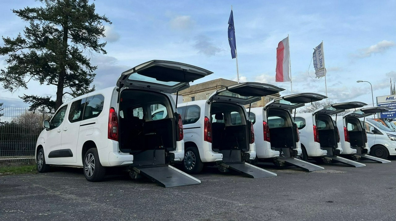 Volkswagen Caddy III Caddy 2.0TDI dla Niepełnosprawnych inwalida rampa Model 2023 PFRON - Makinë me portobagazh: foto 5 Volkswagen Caddy III Caddy 2.0TDI dla Niepełnosprawnych inwalida rampa Model 2023 PFRON - Makinë me portobagazh: foto 5