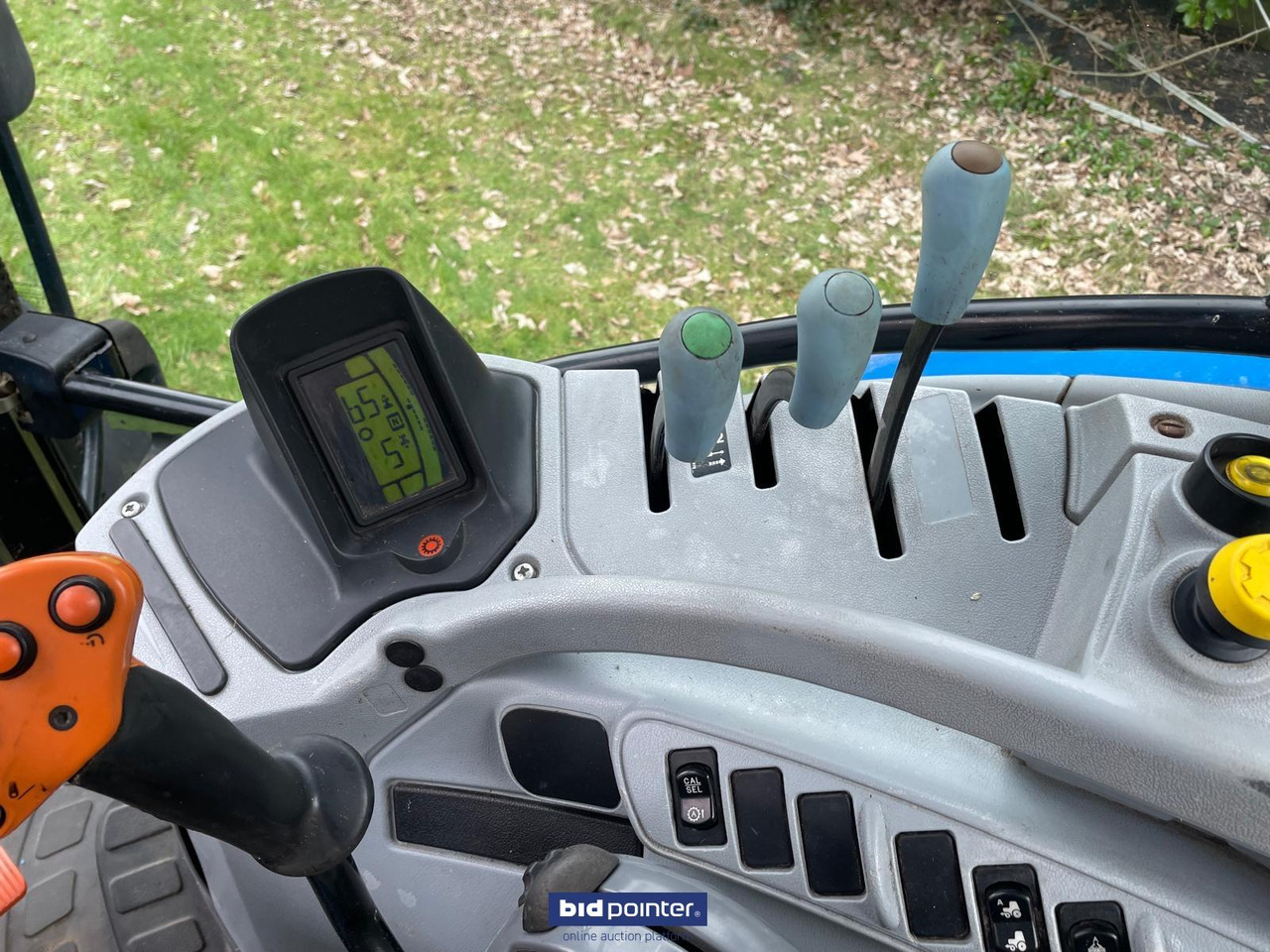 New Holland 6070 - Traktor: foto 4 New Holland 6070 - Traktor: foto 4